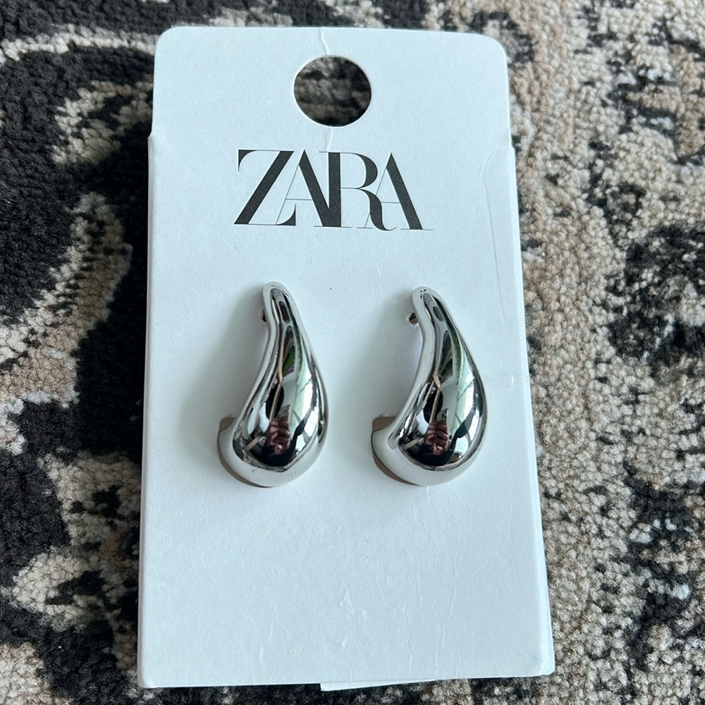 NWT: Zara silver tear drop earrings